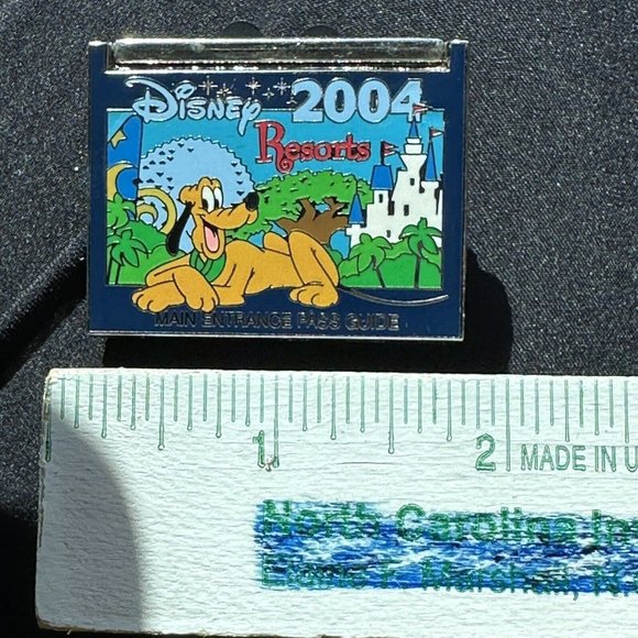 Walt Disney Pin WDW Cast Exclusive Main Entrance Pass Guide All Star Pluto LE - Picture 4 of 7
